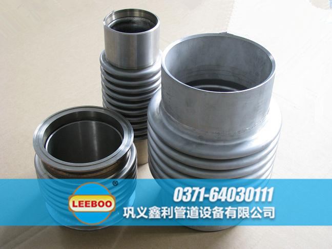 湖南省邵陽市新寧縣溝槽式<a href=http://www.hnsairui56.com target=_blank class=infotextkey>補償器</a> /></p>鑫利管道是專業(yè)開發(fā)、研制和生產波紋<a href=http://www.hnsairui56.com target=_blank class=infotextkey>補償器</a>廠家，該產品具有尺寸準備、結構緊湊、安裝可靠、耐腐蝕、便于安裝、壽命長等優(yōu)點，廣泛應用于航天、發(fā)電、石化和城市供熱等行業(yè)的各類管道和設備，并在全國多個工程上得到應用。以其優(yōu)良的品質，深受國內外用戶的贊譽和好評。<br />     鑫利管道生產的湖南省邵陽市新寧縣波紋<a href=http://www.hnsairui56.com target=_blank class=infotextkey>補償器</a>由構成其工作主體的波紋管（一種彈性元件）和端管、支架、法蘭、導管等附件組成。主要用在各種管道中，它能夠補償管道的熱位移，機械變形和吸收各種機械振動，起到降低管道變形應力和提高管道使用壽命的作用。波紋<a href=http://www.hnsairui56.com target=_blank class=infotextkey>補償器</a>連接方式分為法蘭連接和焊接兩種。波紋<a href=http://www.hnsairui56.com target=_blank class=infotextkey>補償器</a>屬于一種補償元件，利用其工作主體波紋管的有效伸縮變形，以吸收管線、導管、容器等由熱脹冷縮等原因而產生的尺寸變化，或補償管線、導管、容器等的軸向、橫向和角向位移。也可用于降噪減振。在現(xiàn)代工業(yè)中用途廣泛。<br />     波紋<a href=http://www.hnsairui56.com target=_blank class=infotextkey>補償器</a>的可靠性是由設計、制造、安裝及運行管理等多個環(huán)節(jié)構成的?？煽啃砸矐搹倪@幾個方面進行考慮。材料選擇對用于供熱管網的波紋<a href=http://www.hnsairui56.com target=_blank class=infotextkey>補償器</a>選材，除應考慮工作介質、工作溫度和外部環(huán)境外，還應考慮應力腐蝕的可能性、水處理劑和管道清洗劑對材料的影響等，并在此基礎上結合波紋<a href=http://www.hnsairui56.com target=_blank class=infotextkey>補償器</a>材料的焊接、成型以及材料的性能價格比，優(yōu)選出經濟實用的波紋管制作材料。<br />     一般情況下，選用湖南省邵陽市新寧縣波紋<a href=http://www.hnsairui56.com target=_blank class=infotextkey>補償器</a>的材料應滿足下列條件：<br />（1）高彈性極限、抗拉強度和疲勞強度，保證其正常工作。<br />（2）良好的塑性，便于波紋<a href=http://www.hnsairui56.com target=_blank class=infotextkey>補償器</a>加工成形，且能通過隨后的處理工藝（冷作硬化、熱處理等）獲得足夠的硬度和強度。<br />（3）較好的耐腐蝕性能，滿足在不同環(huán)境下工作要求。<br />（4）良好的焊接性能，滿足在制作過程中的焊接工藝要求。<br />    對于地溝敷設的熱力管網，當波紋<a href=http://www.hnsairui56.com target=_blank class=infotextkey>補償器</a>所處管道地勢較低時，雨水或事故性污水會浸泡波紋管，應考慮選用耐蝕性更強的材料，如鐵鎳合金、高鎳合金等。由于此類材料價格較高，在制造波波紋<a href=http://www.hnsairui56.com target=_blank class=infotextkey>補償器</a>時，可以考慮僅在與腐蝕性介質接觸的表面增加一層耐蝕合金。疲勞壽命設計由波紋<a href=http://www.hnsairui56.com target=_blank class=infotextkey>補償器</a>的失效類型及原因分析可以看出，該產品的平面穩(wěn)定性、周向穩(wěn)定性及耐腐蝕性能均與其位移量即疲勞壽命相關。過低的疲勞壽命將會導致其穩(wěn)定性及耐蝕性能下降。<br />    鑫利管道波紋<a href=http://www.hnsairui56.com target=_blank class=infotextkey>補償器</a>設計合理、性能優(yōu)良，在業(yè)界擁有良好的口碑。另外公司長期從事波紋<a href=http://www.hnsairui56.com target=_blank class=infotextkey>補償器</a>批發(fā)與零售，歡迎新老用戶前來選購！國內波紋<a href=http://www.hnsairui56.com target=_blank class=infotextkey>補償器</a>哪家好，鑫利管道是選！<p style=